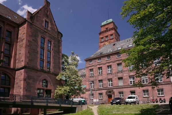 Universitat Freiburg III